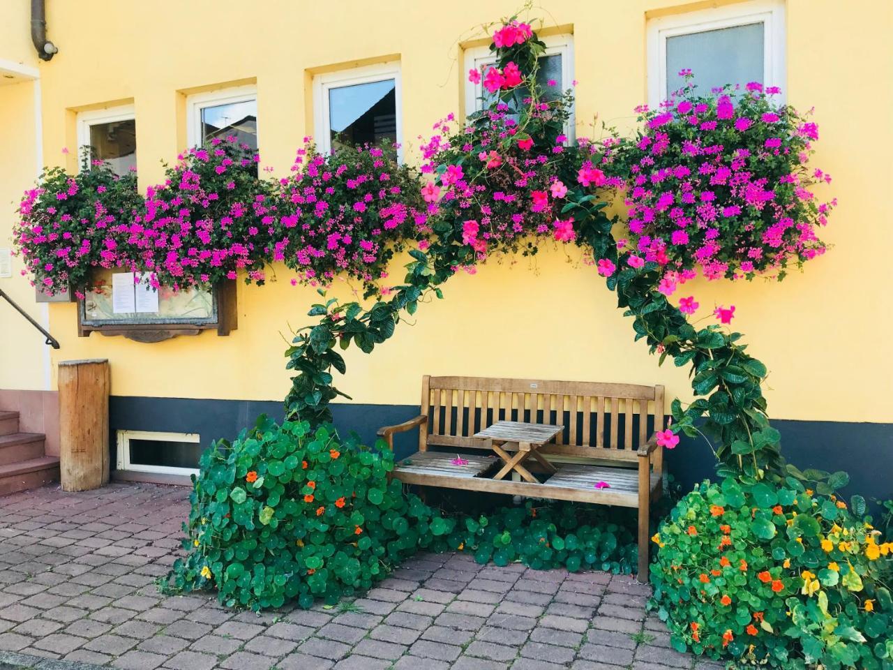 Hotel Zum Engel Mespelbrunn Eksteriør billede